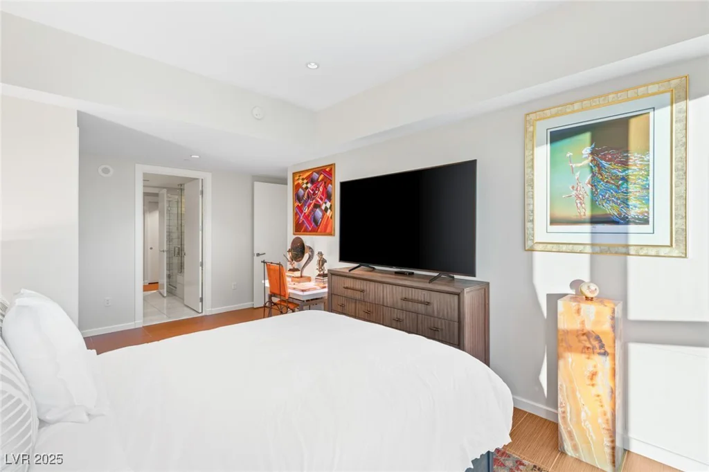 4471 DEAN MARTIN, Las Vegas, NV 89103
