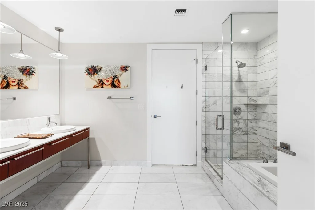 4471 DEAN MARTIN, Las Vegas, NV 89103