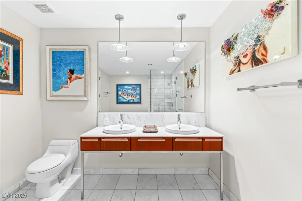 4471 DEAN MARTIN, Las Vegas, NV 89103