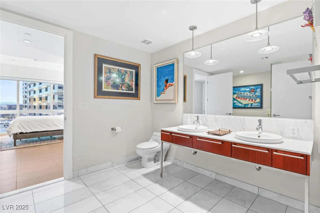 4471 DEAN MARTIN, Las Vegas, NV 89103