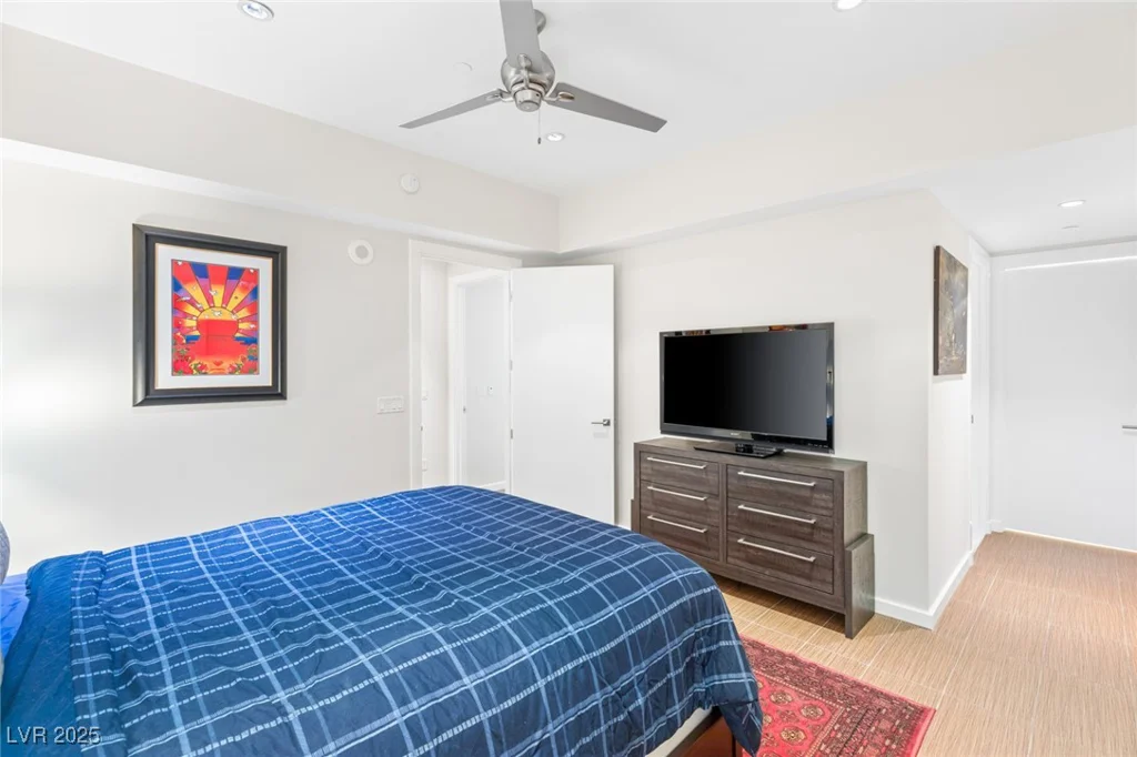 4471 DEAN MARTIN, Las Vegas, NV 89103