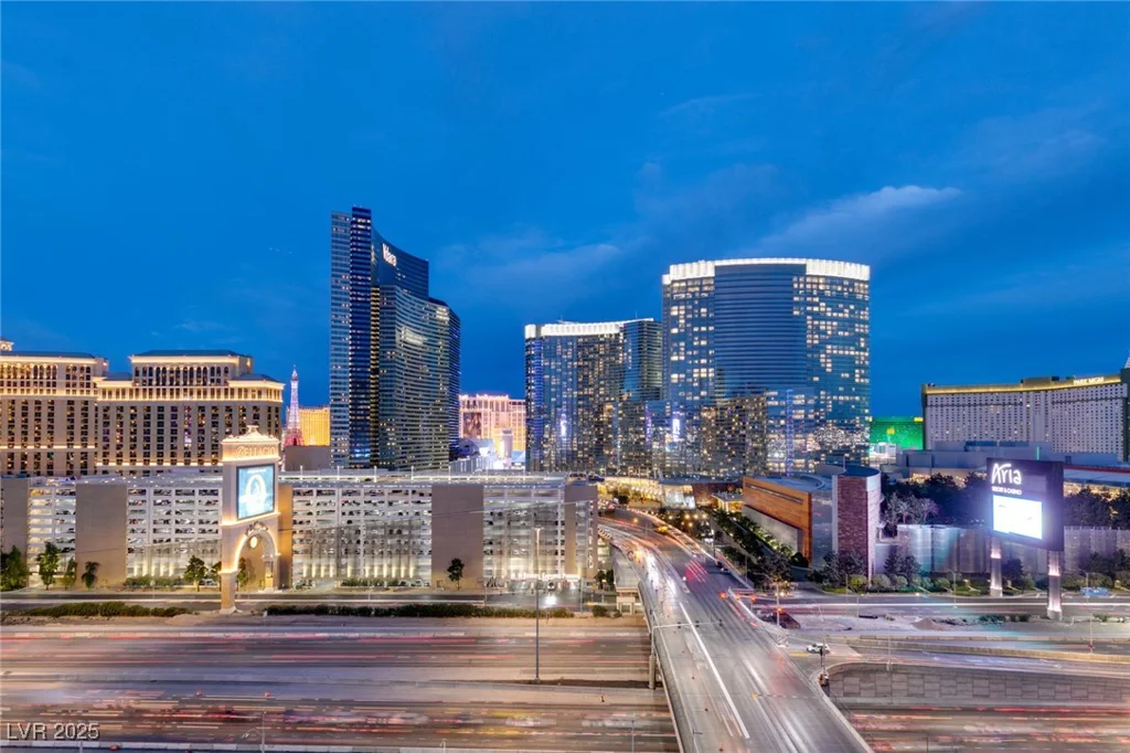 4471 DEAN MARTIN, Las Vegas, NV 89103