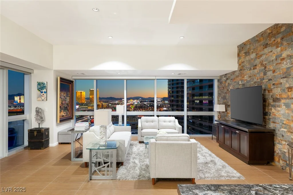 4471 DEAN MARTIN, Las Vegas, NV 89103