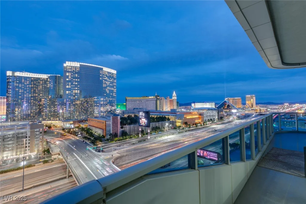 4471 DEAN MARTIN, Las Vegas, NV 89103