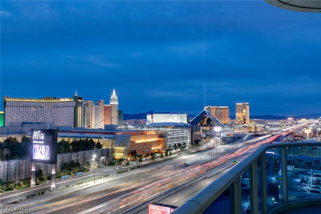 4471 DEAN MARTIN, Las Vegas, NV 89103