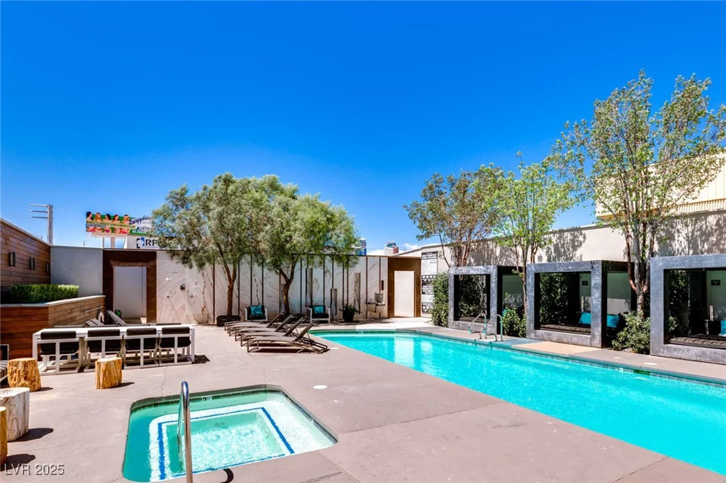 4471 DEAN MARTIN, Las Vegas, NV 89103