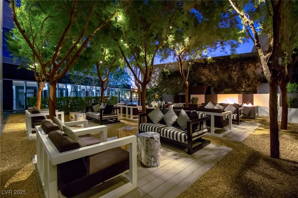 4471 DEAN MARTIN, Las Vegas, NV 89103