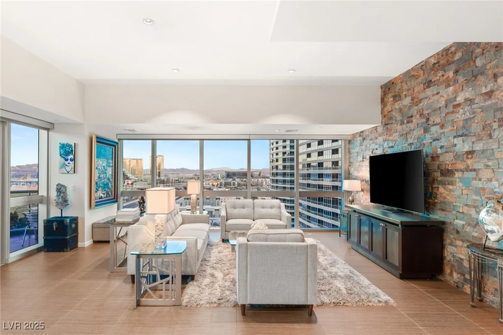 4471 DEAN MARTIN, Las Vegas, NV 89103