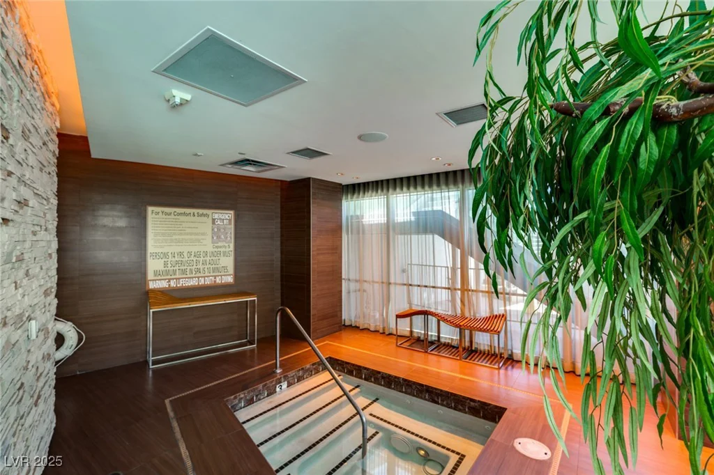 4471 DEAN MARTIN, Las Vegas, NV 89103