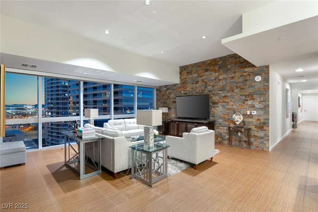 4471 DEAN MARTIN, Las Vegas, NV 89103