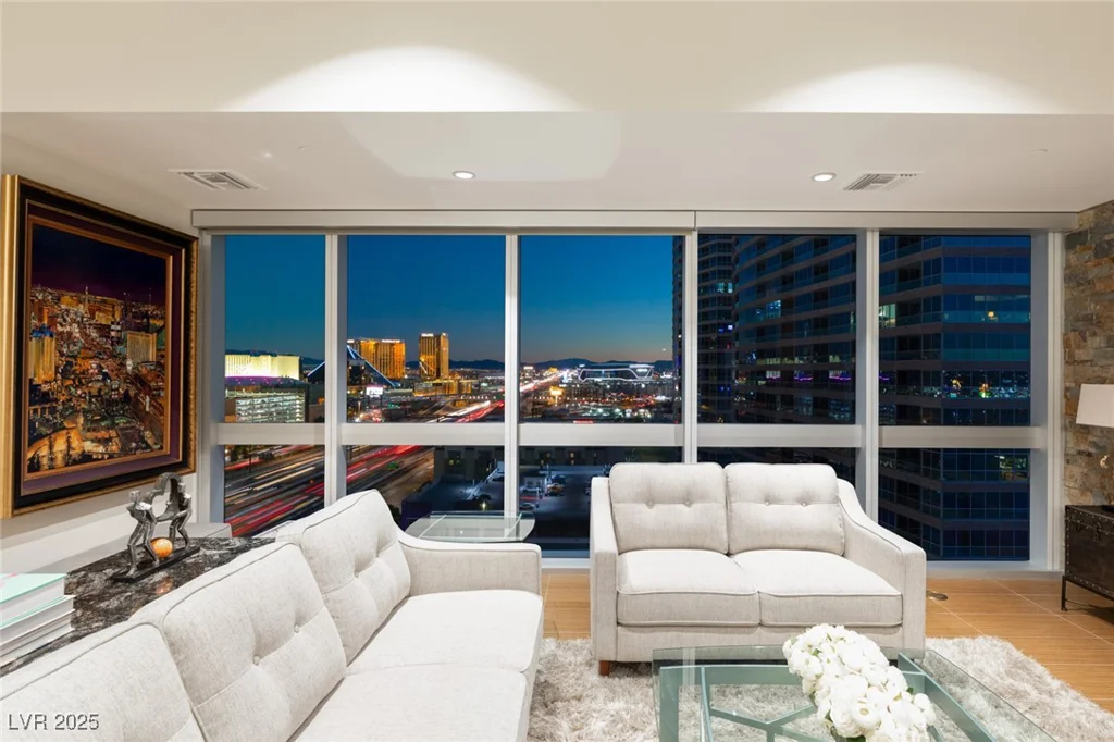 4471 DEAN MARTIN, Las Vegas, NV 89103