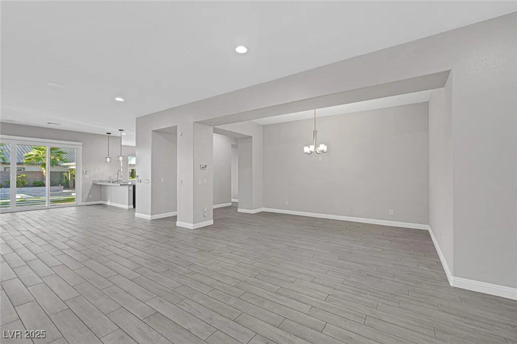 274 Chartan, Las Vegas, NV 89183