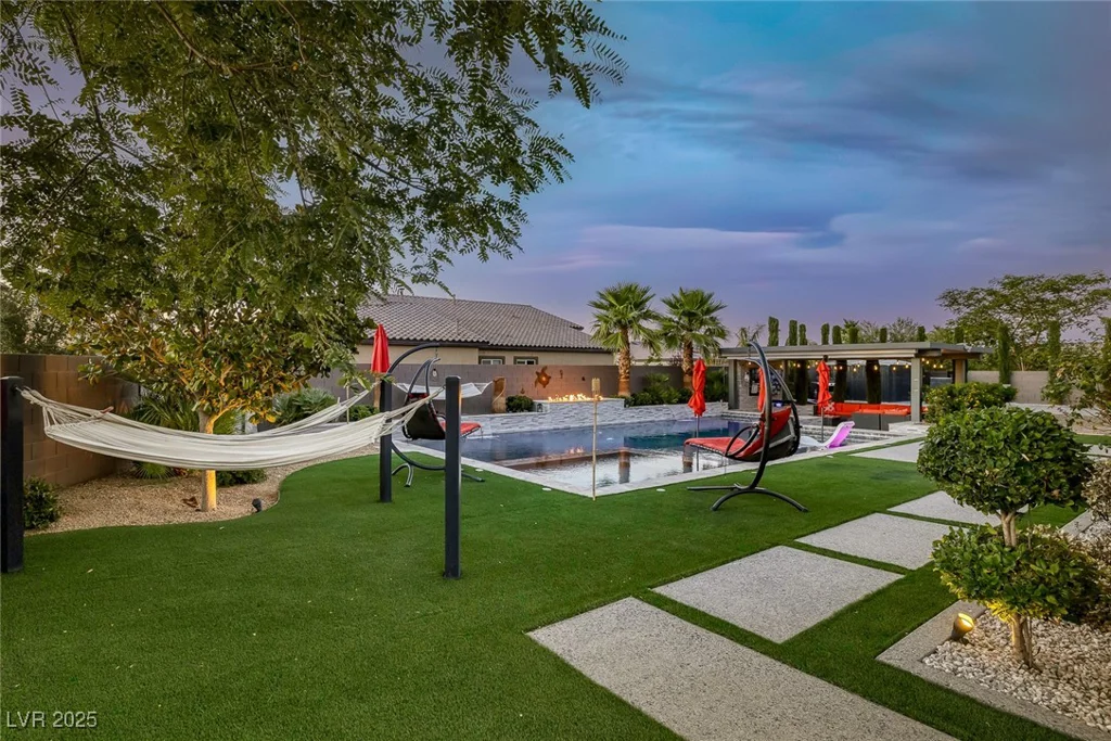 274 Chartan, Las Vegas, NV 89183