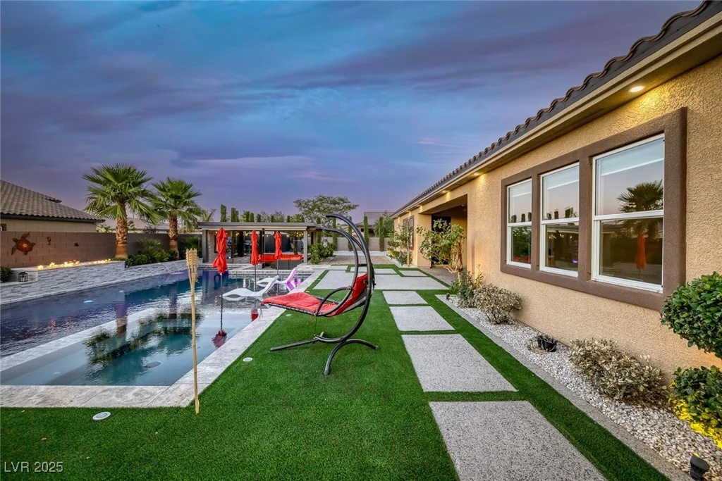 274 Chartan, Las Vegas, NV 89183
