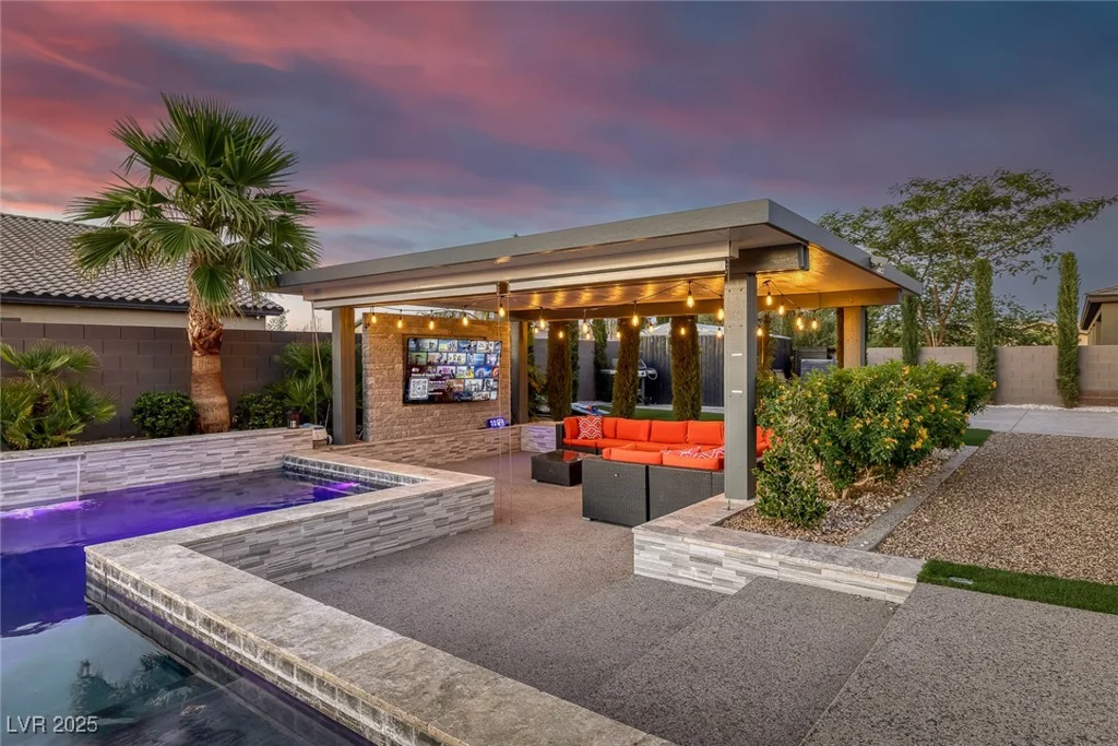 274 Chartan, Las Vegas, NV 89183