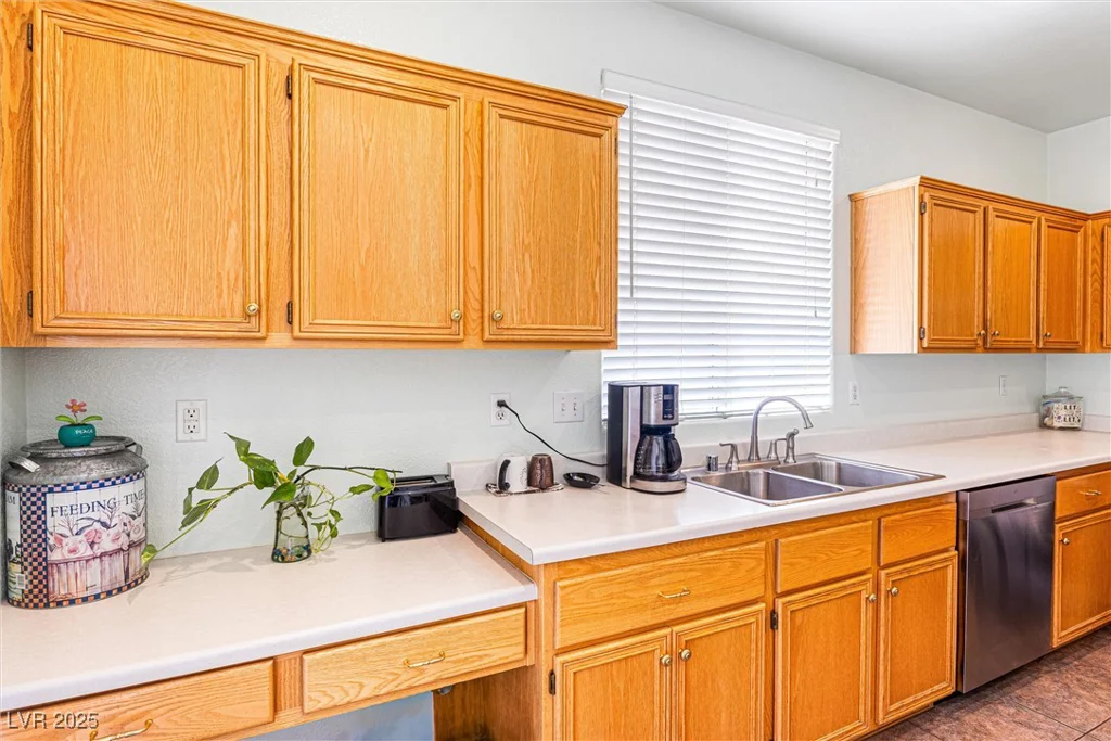8853 Kingswood, Las Vegas, NV 89147
