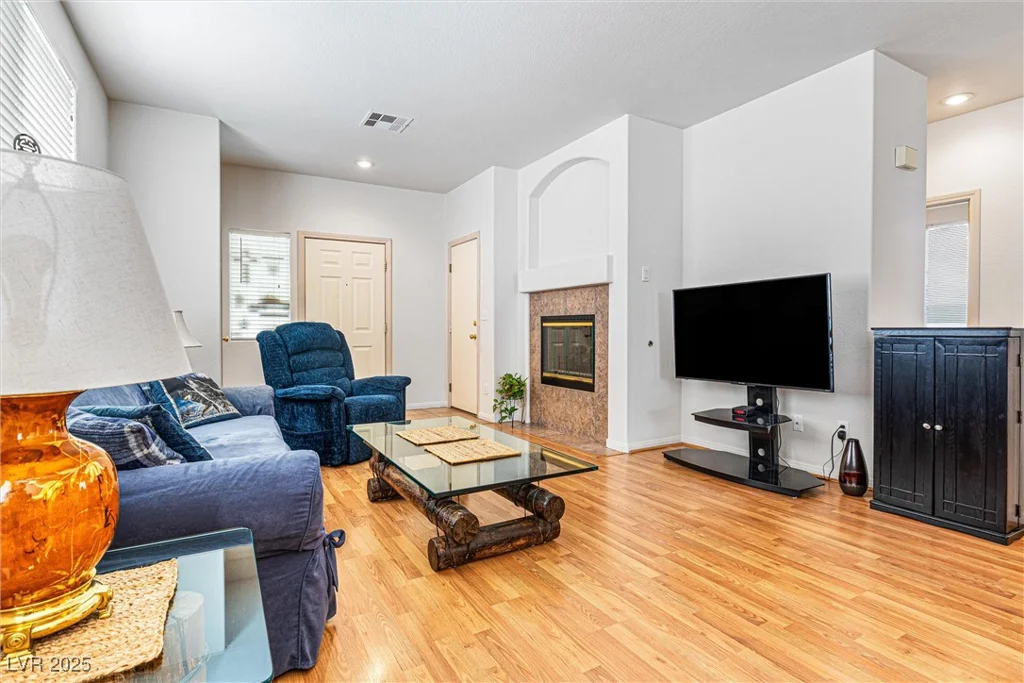 8853 Kingswood, Las Vegas, NV 89147