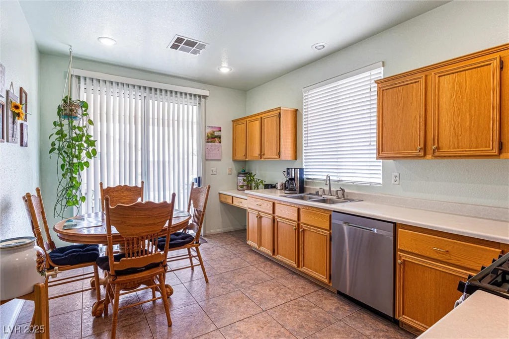 8853 Kingswood, Las Vegas, NV 89147