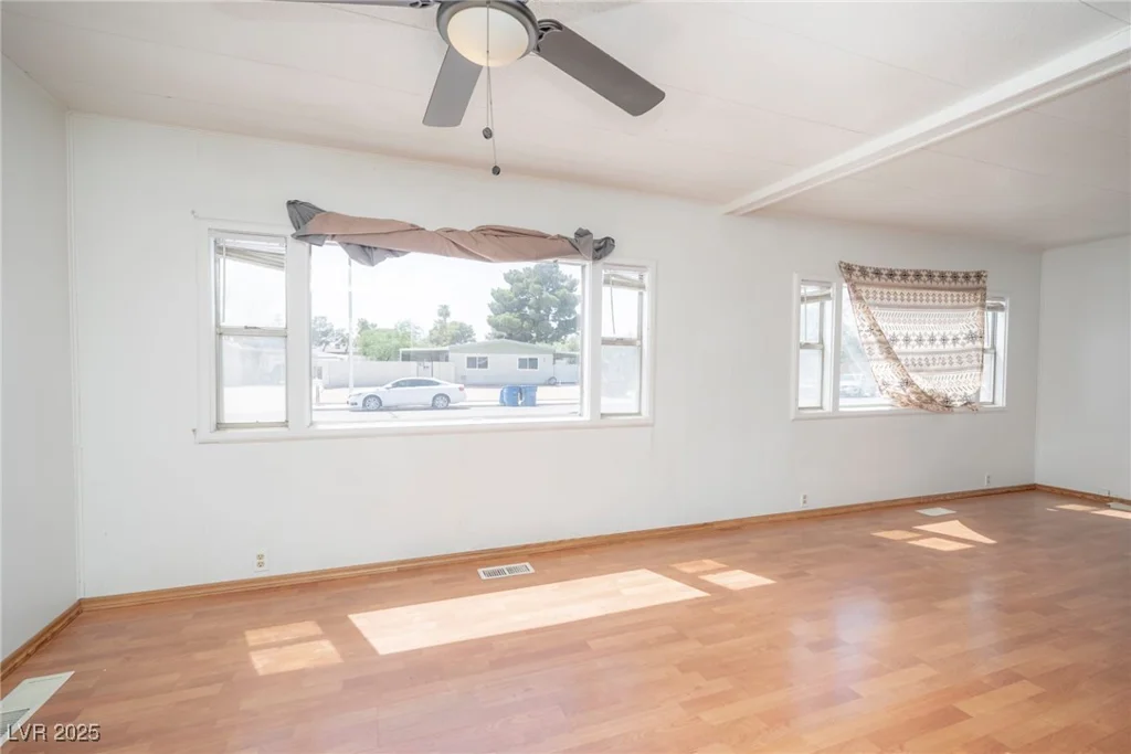 148 Sir Thomas, Las Vegas, NV 89110