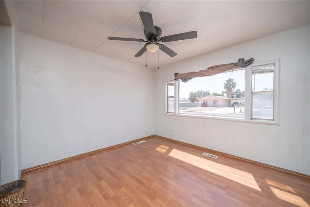 148 Sir Thomas, Las Vegas, NV 89110