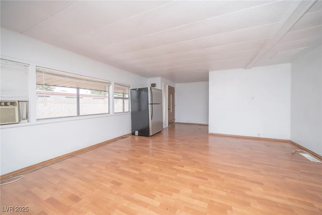 148 Sir Thomas, Las Vegas, NV 89110