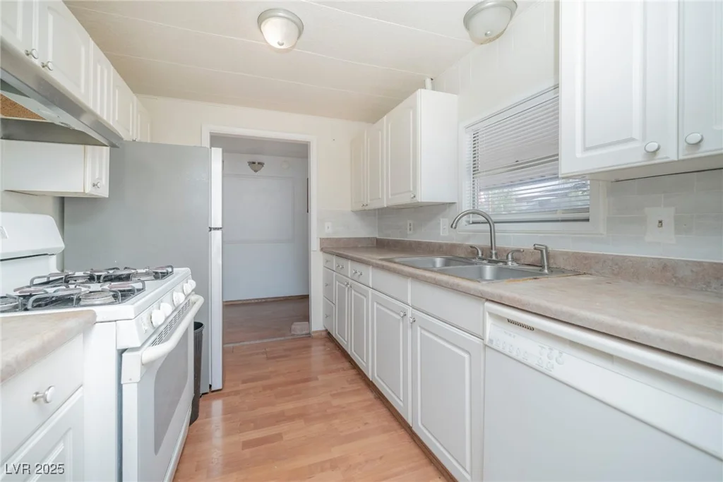 148 Sir Thomas, Las Vegas, NV 89110