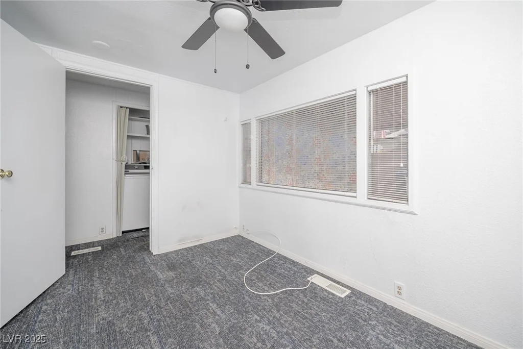 148 Sir Thomas, Las Vegas, NV 89110