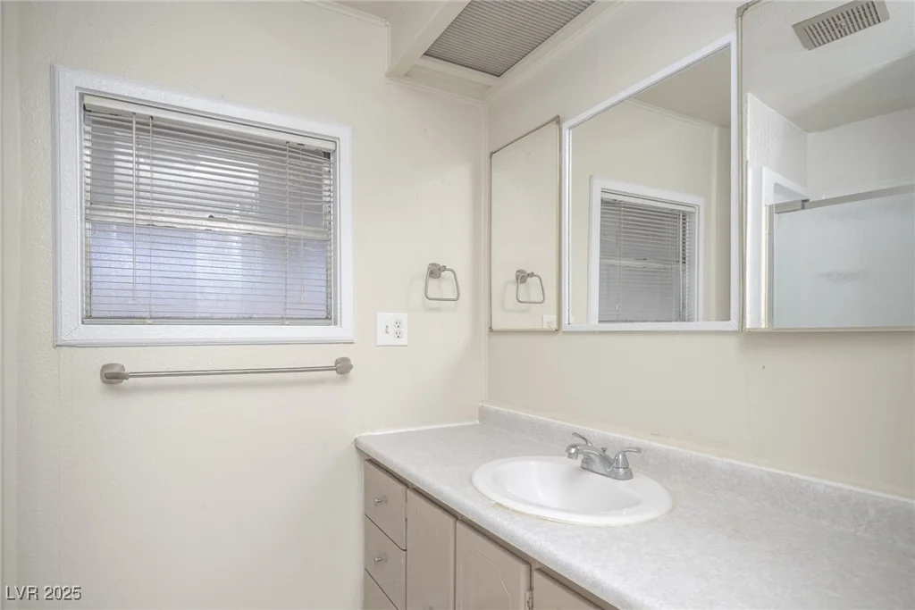 148 Sir Thomas, Las Vegas, NV 89110