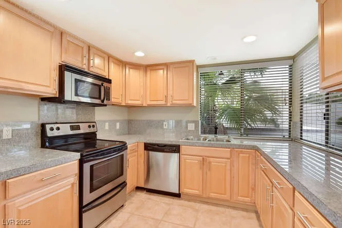 4687 Madreperla, Las Vegas, NV 89121