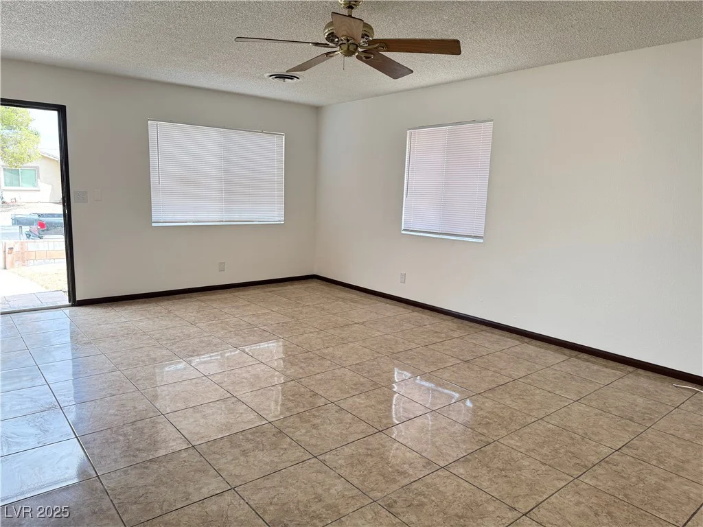 4303 Paramount, Las Vegas, NV 89115