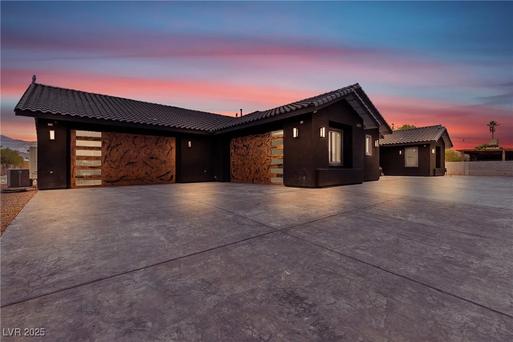 6235 Fort Apache, Las Vegas, NV 89149