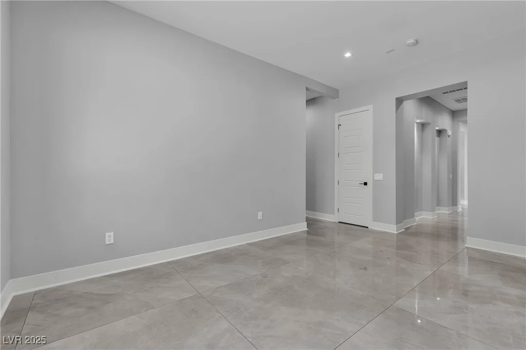 6235 Fort Apache, Las Vegas, NV 89149