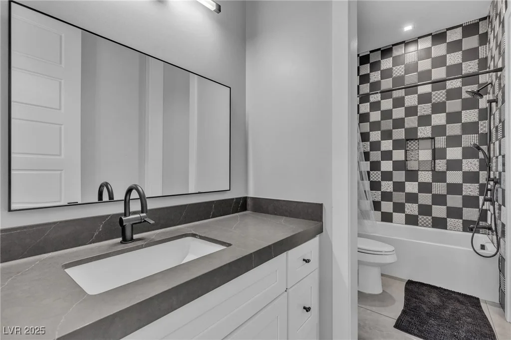 6235 Fort Apache, Las Vegas, NV 89149