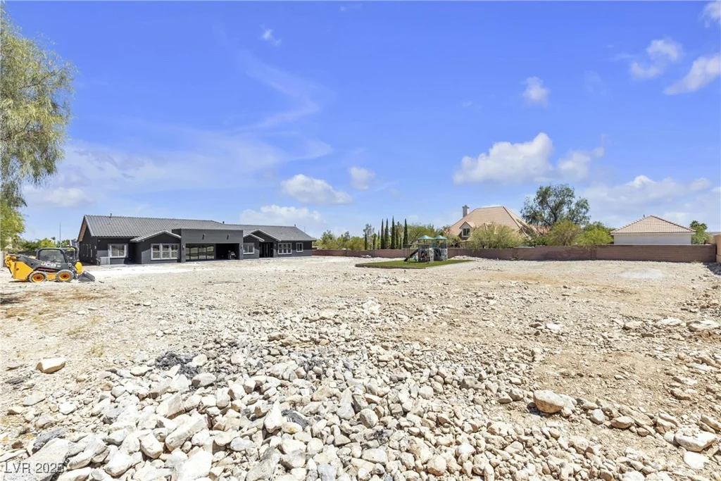 6235 Fort Apache, Las Vegas, NV 89149