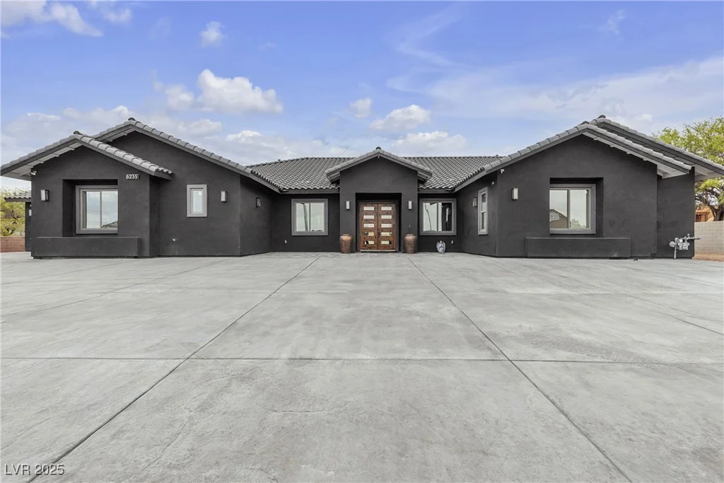 6235 Fort Apache, Las Vegas, NV 89149