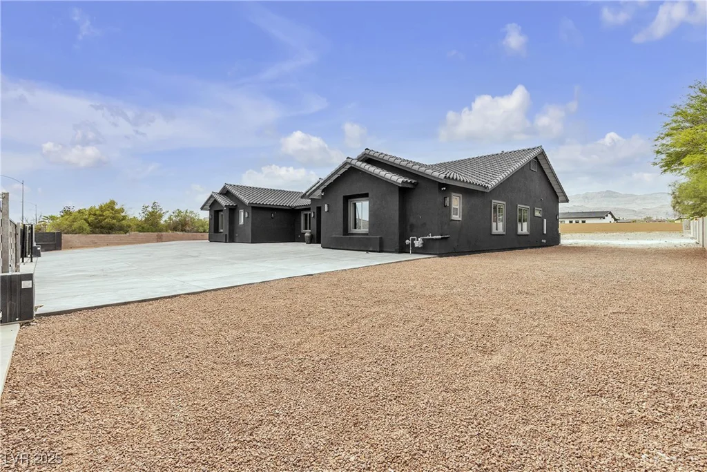 6235 Fort Apache, Las Vegas, NV 89149