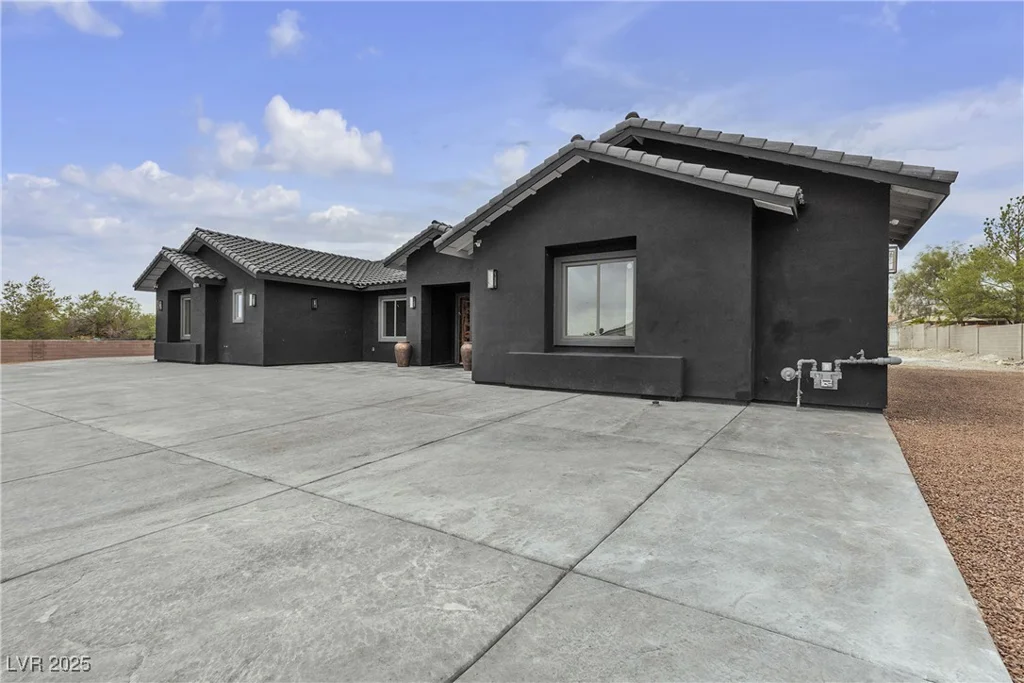 6235 Fort Apache, Las Vegas, NV 89149