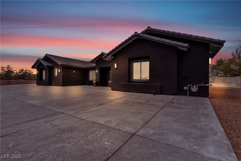 6235 Fort Apache, Las Vegas, NV 89149
