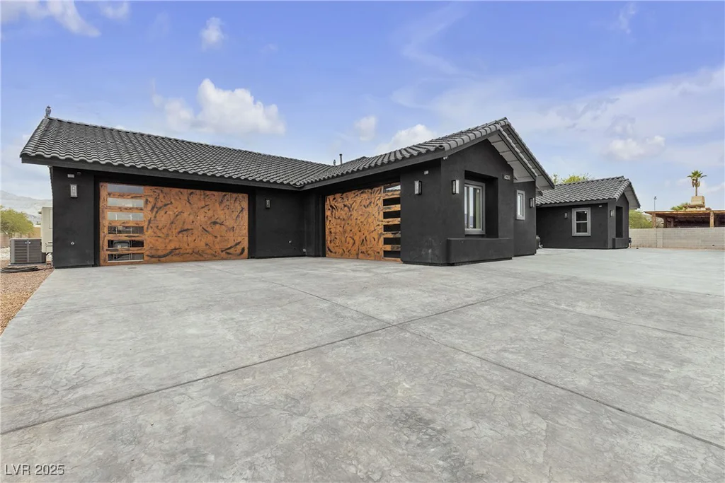6235 Fort Apache, Las Vegas, NV 89149
