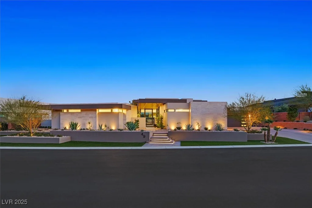 49 Crested Cloud, Las Vegas, NV 89135