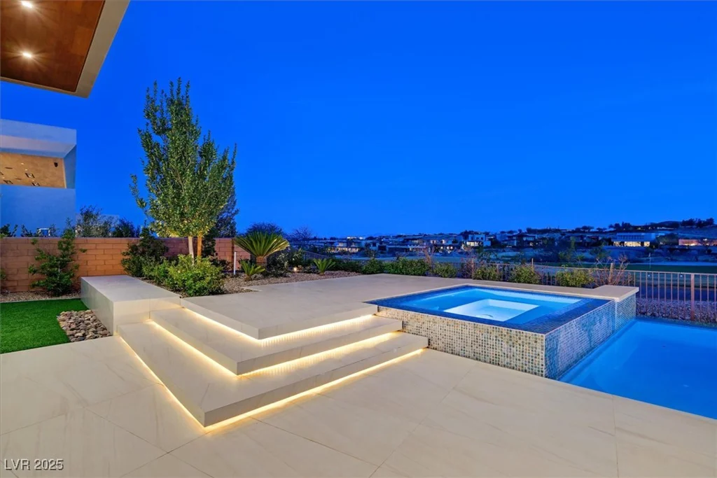49 Crested Cloud, Las Vegas, NV 89135