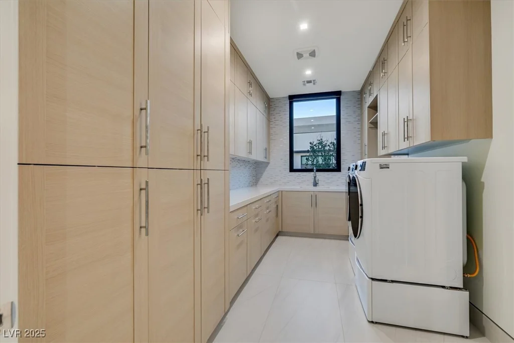 49 Crested Cloud, Las Vegas, NV 89135