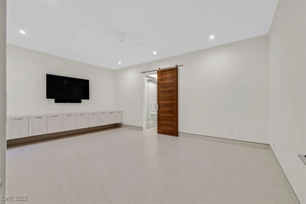 49 Crested Cloud, Las Vegas, NV 89135