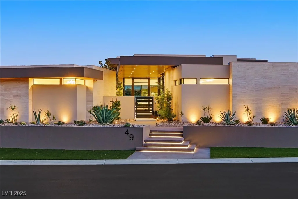 49 Crested Cloud, Las Vegas, NV 89135