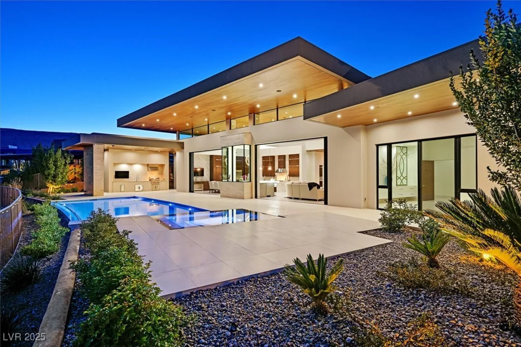 49 Crested Cloud, Las Vegas, NV 89135