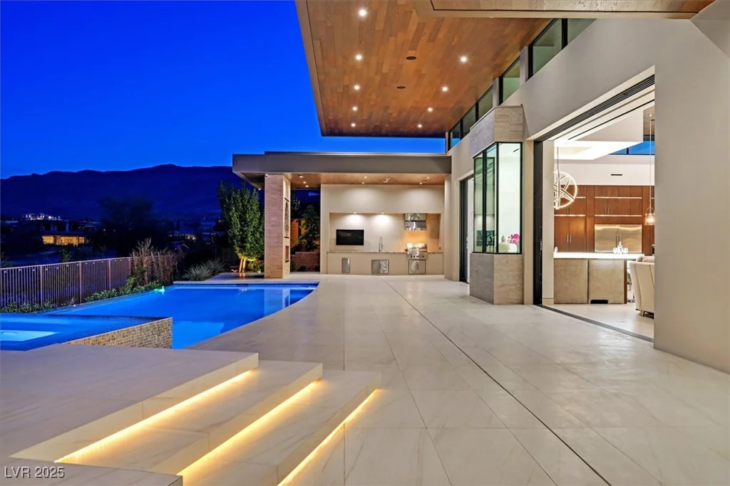 49 Crested Cloud, Las Vegas, NV 89135