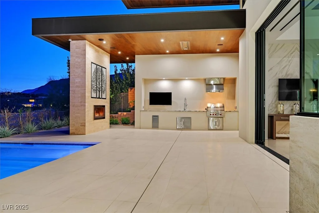 49 Crested Cloud, Las Vegas, NV 89135