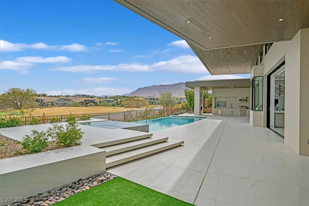 49 Crested Cloud, Las Vegas, NV 89135
