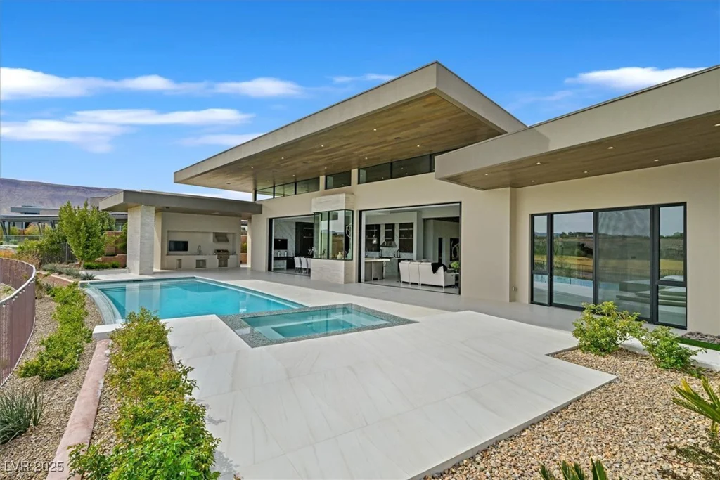 49 Crested Cloud, Las Vegas, NV 89135