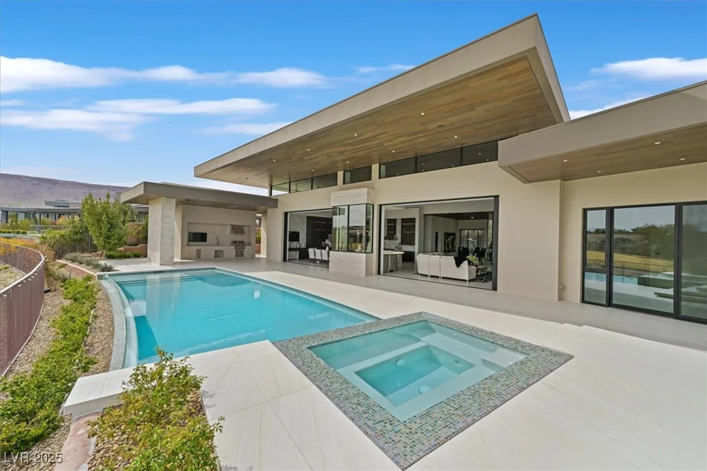 49 Crested Cloud, Las Vegas, NV 89135
